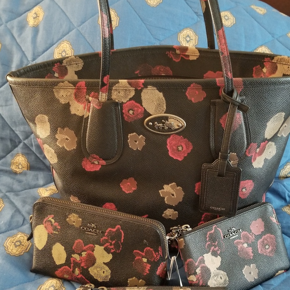 ISO wallet bag in this pattern for my purse
